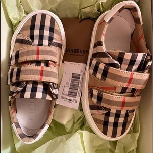 Toddler kids Burberry shoes size US 11 / EUR 28